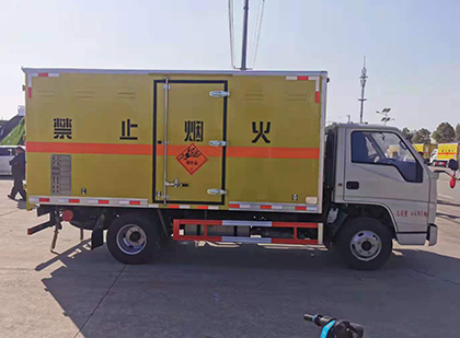 磐石爆破器材运输车工人安全操作规范与智能技术保障